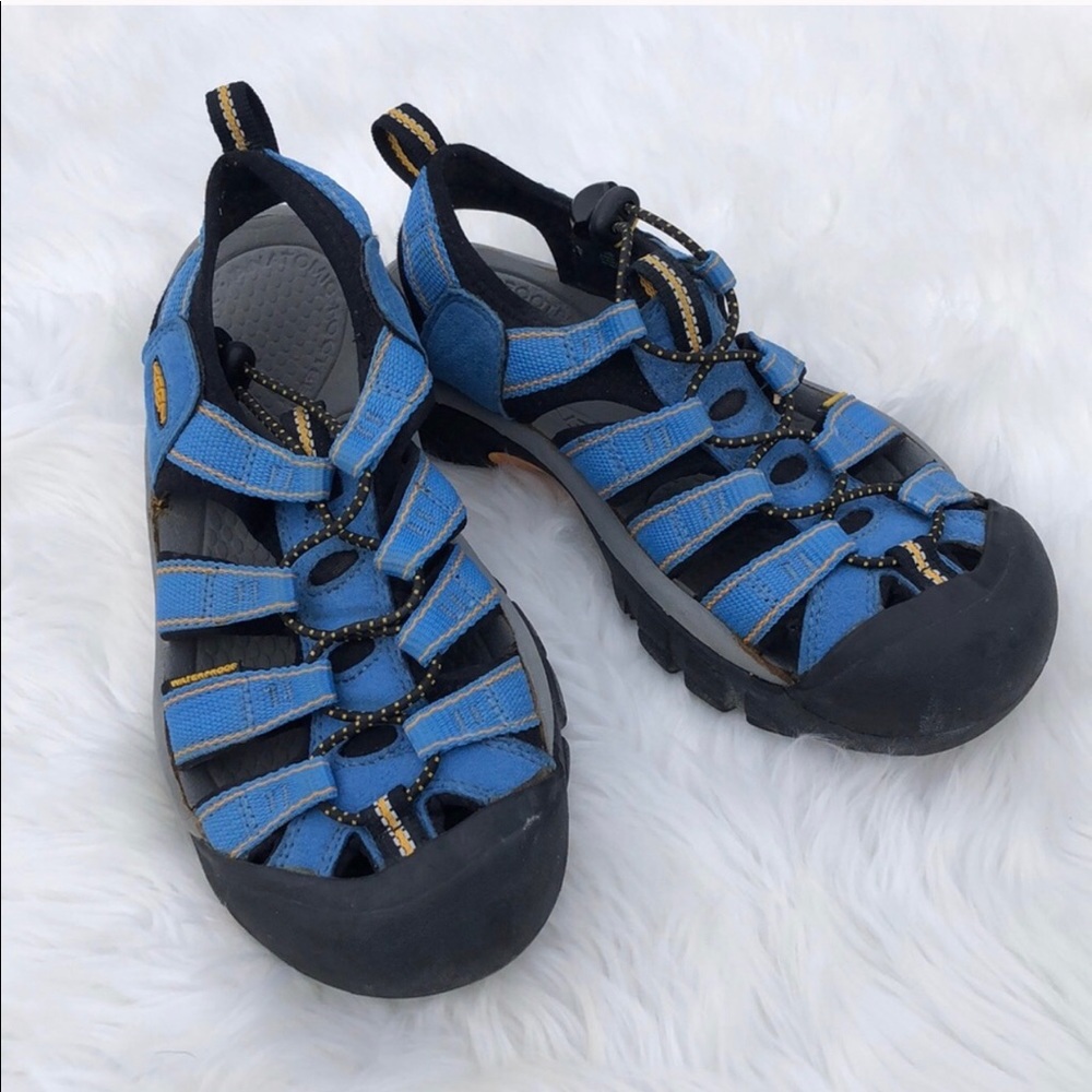 Boys keens Sz 6 youth